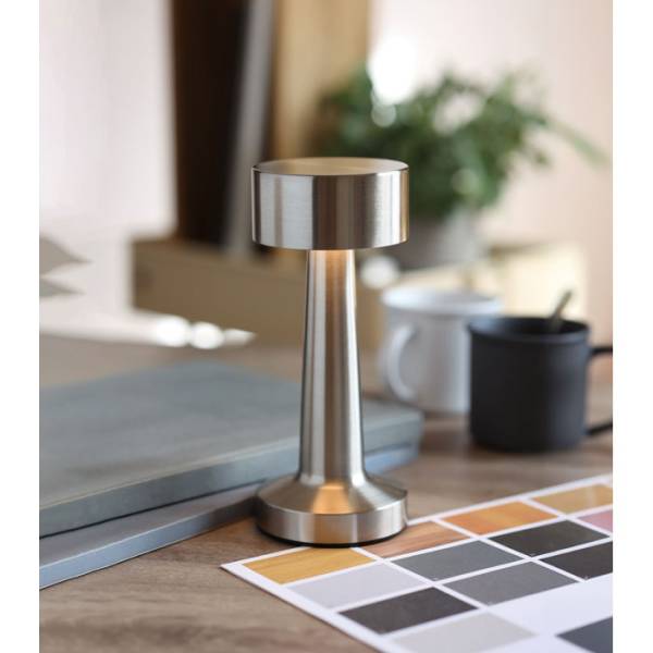 Lampe de bureau en fer sur mesure Suisse